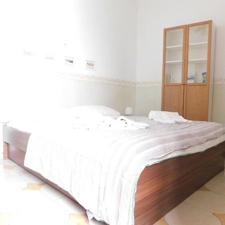 Piacevole Appartamento Chiaia Naples Luaran gambar