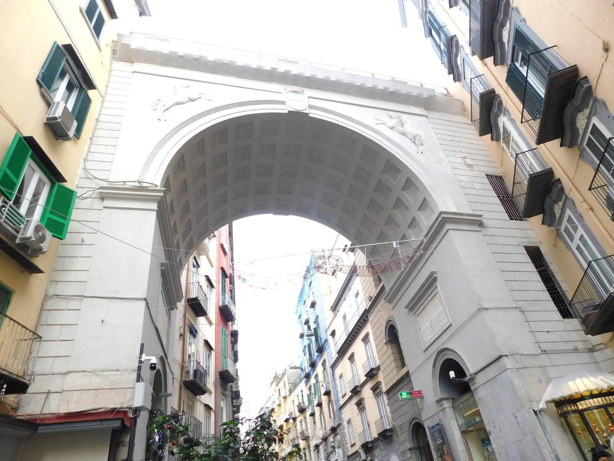 Piacevole Appartamento Chiaia Naples Luaran gambar