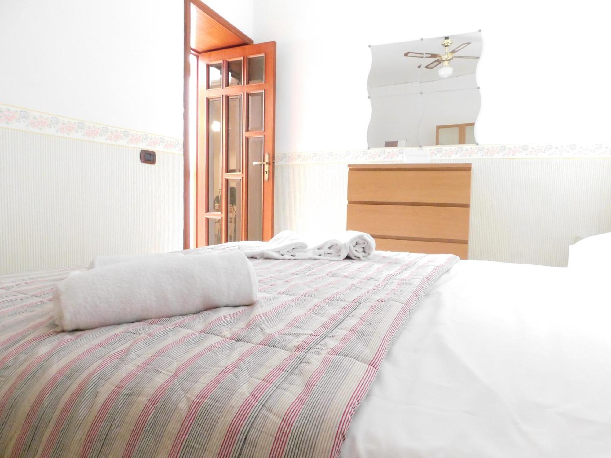 Piacevole Appartamento Chiaia Naples Luaran gambar