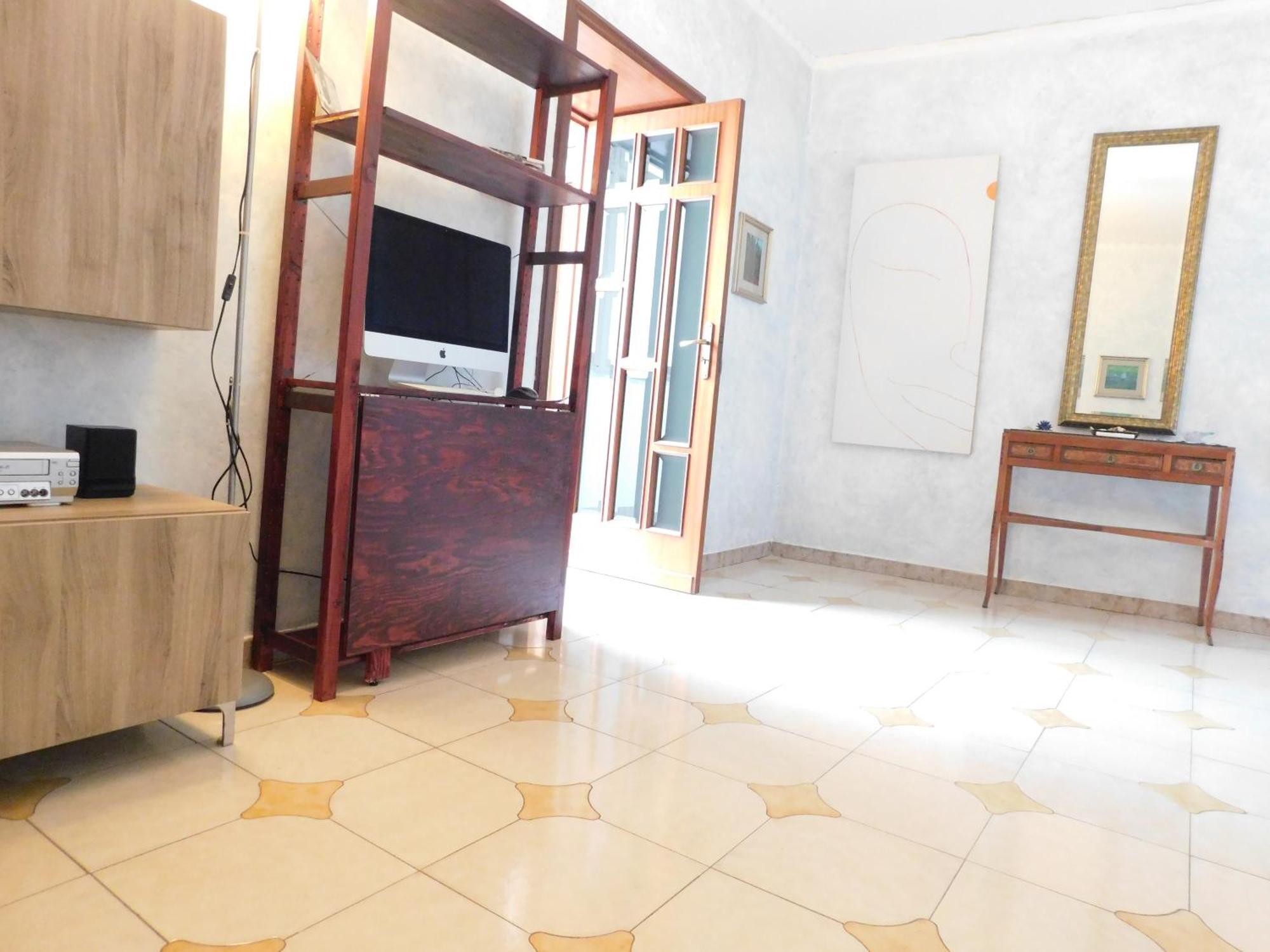 Piacevole Appartamento Chiaia Naples Luaran gambar