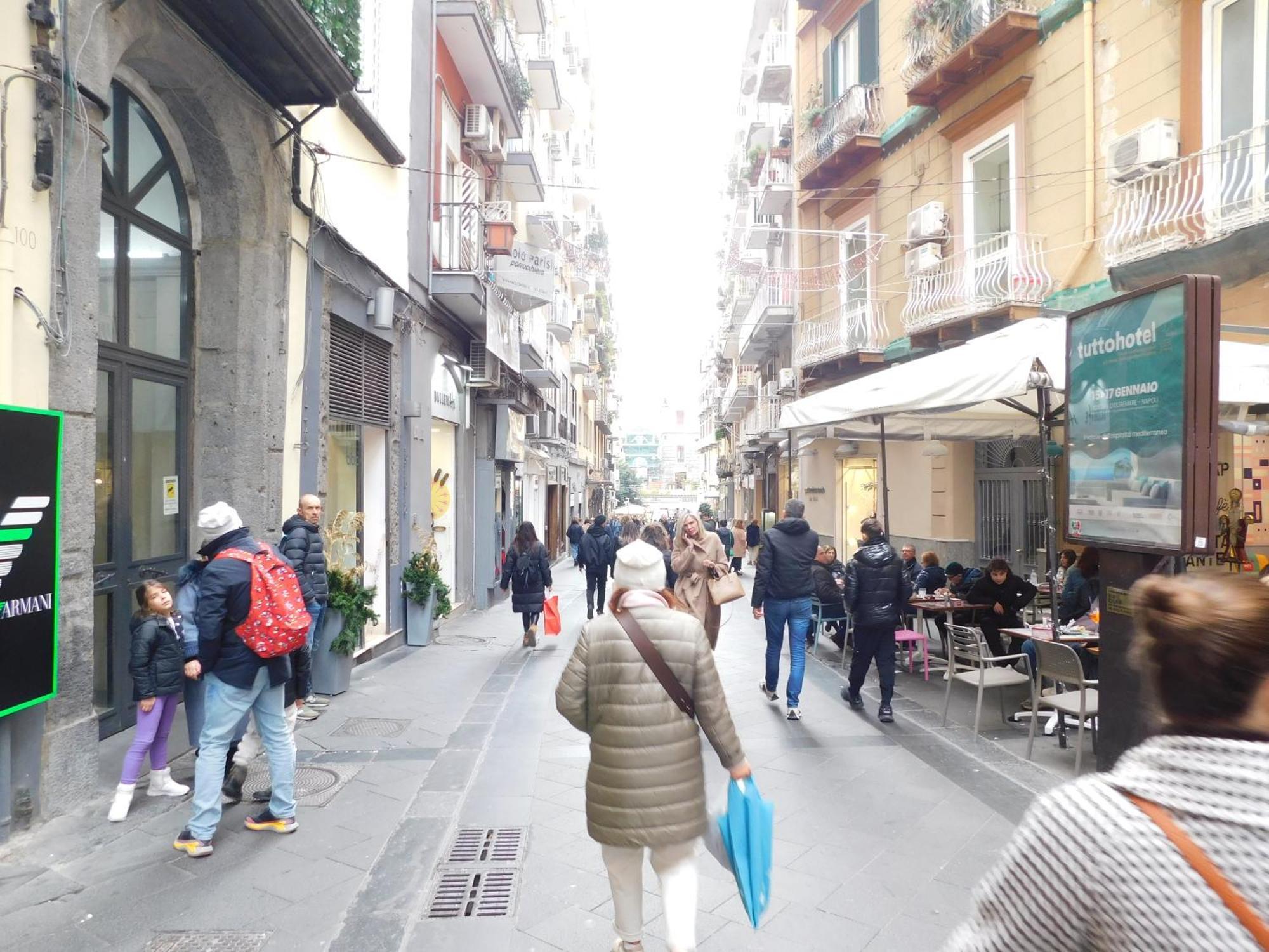 Piacevole Appartamento Chiaia Naples Luaran gambar