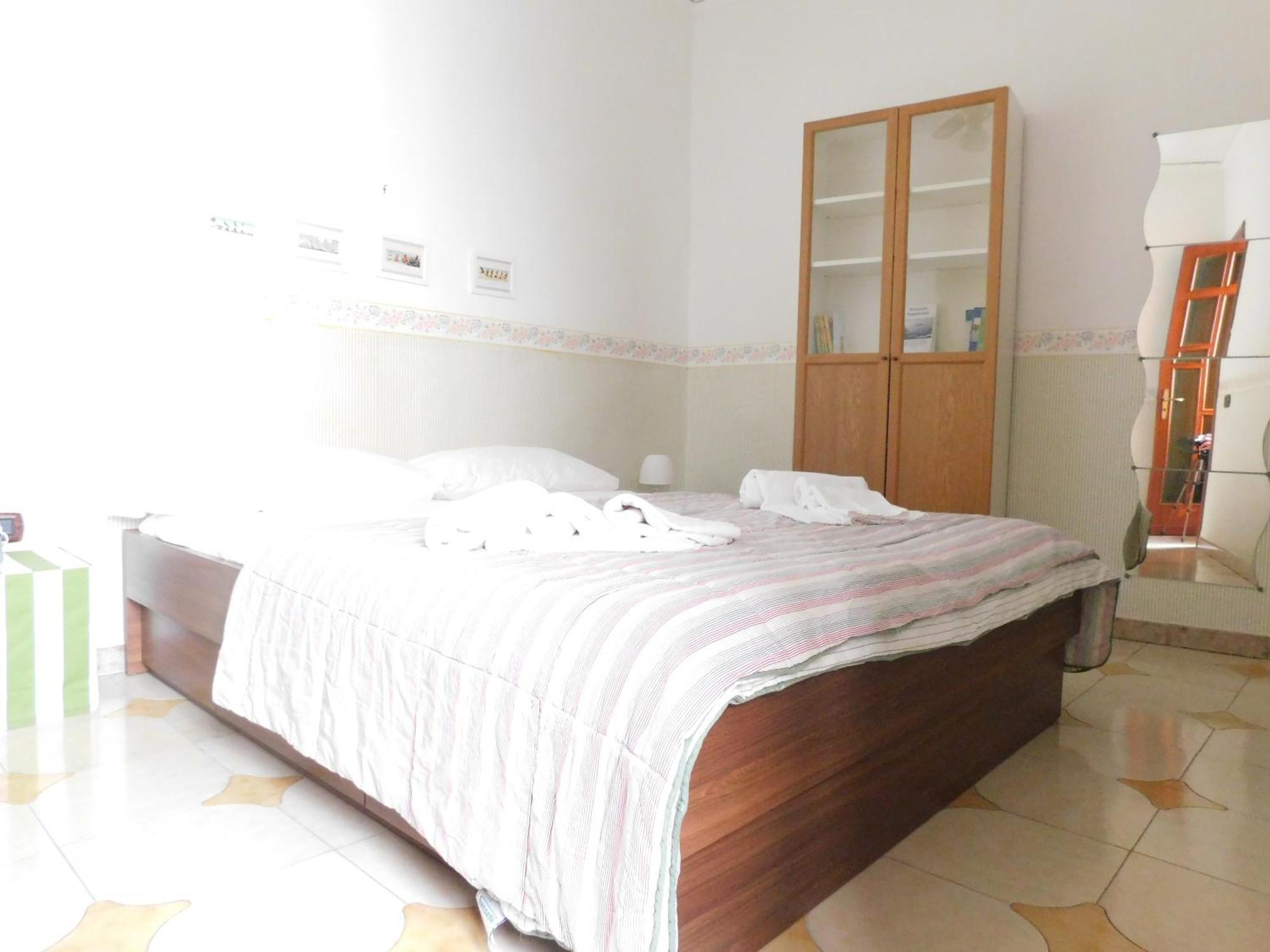 Piacevole Appartamento Chiaia Naples Luaran gambar