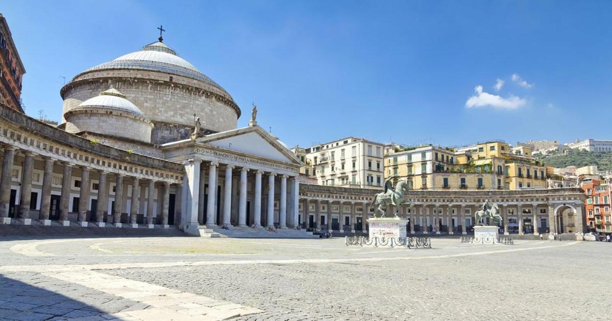 Piacevole Appartamento Chiaia Naples Luaran gambar