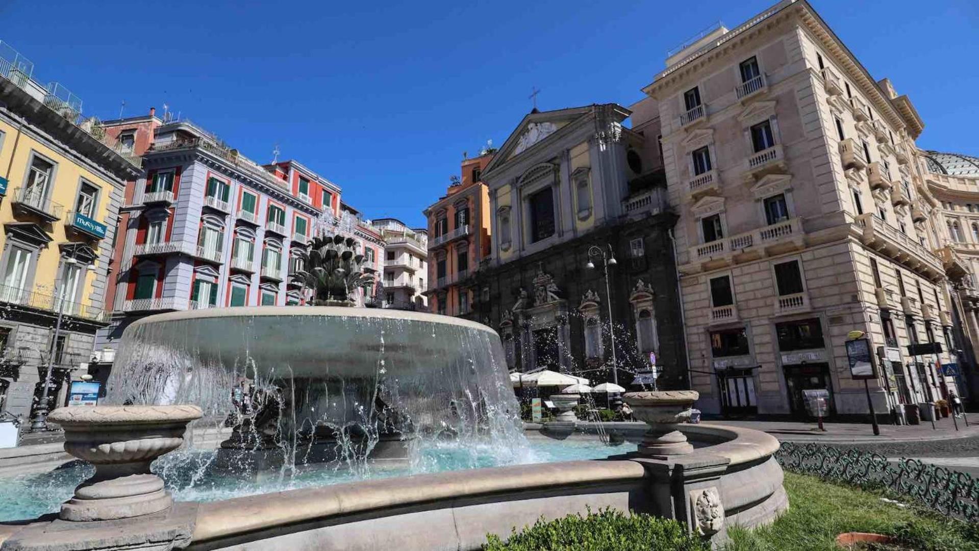 Piacevole Appartamento Chiaia Naples Luaran gambar